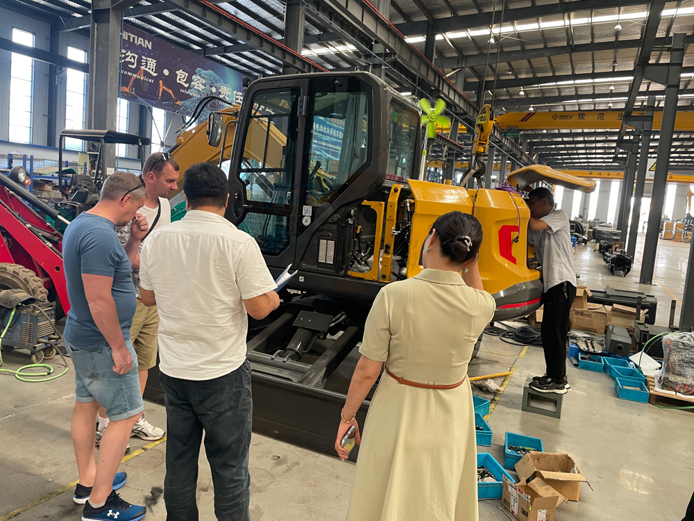 Polish Clients Visit Chinese Excavator & Bulldozer Factory