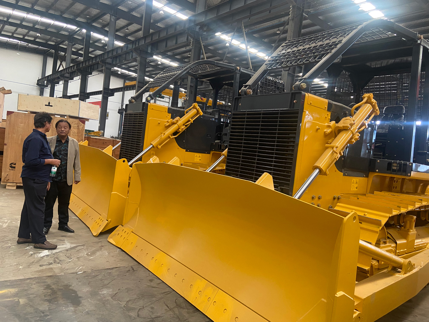 Bangladeshi Clients Visit Bulldozer Factory