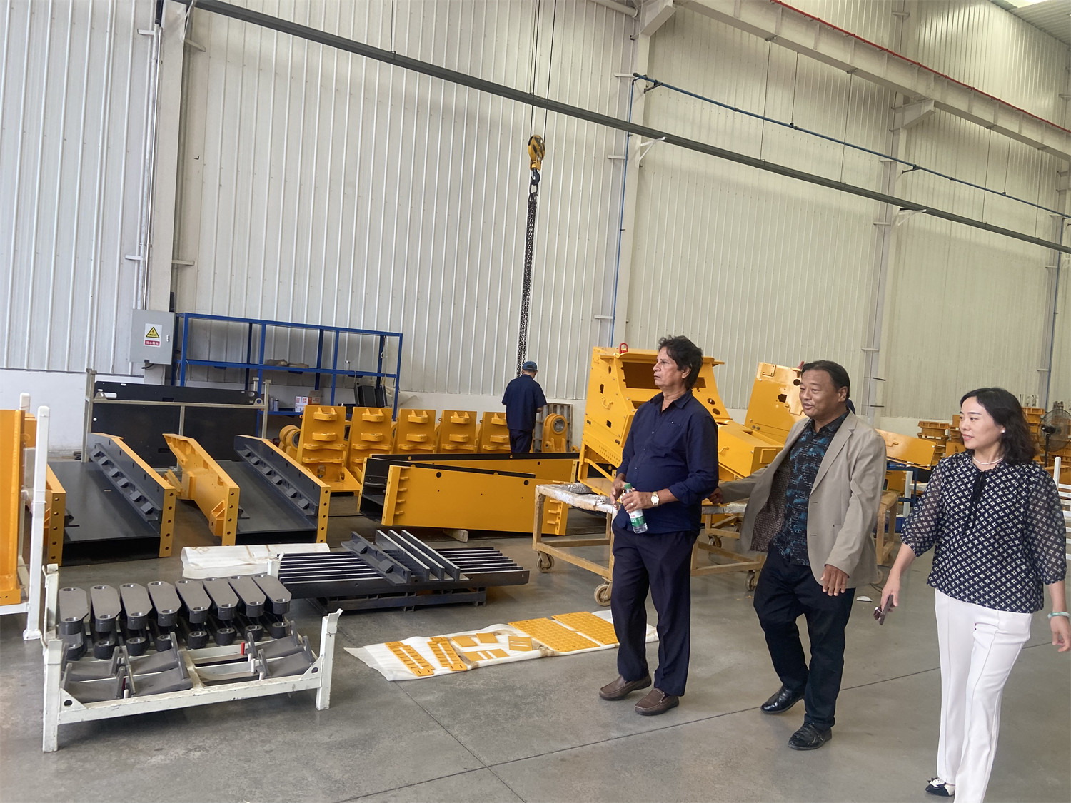 Bangladeshi Clients Visit Dozer Factory