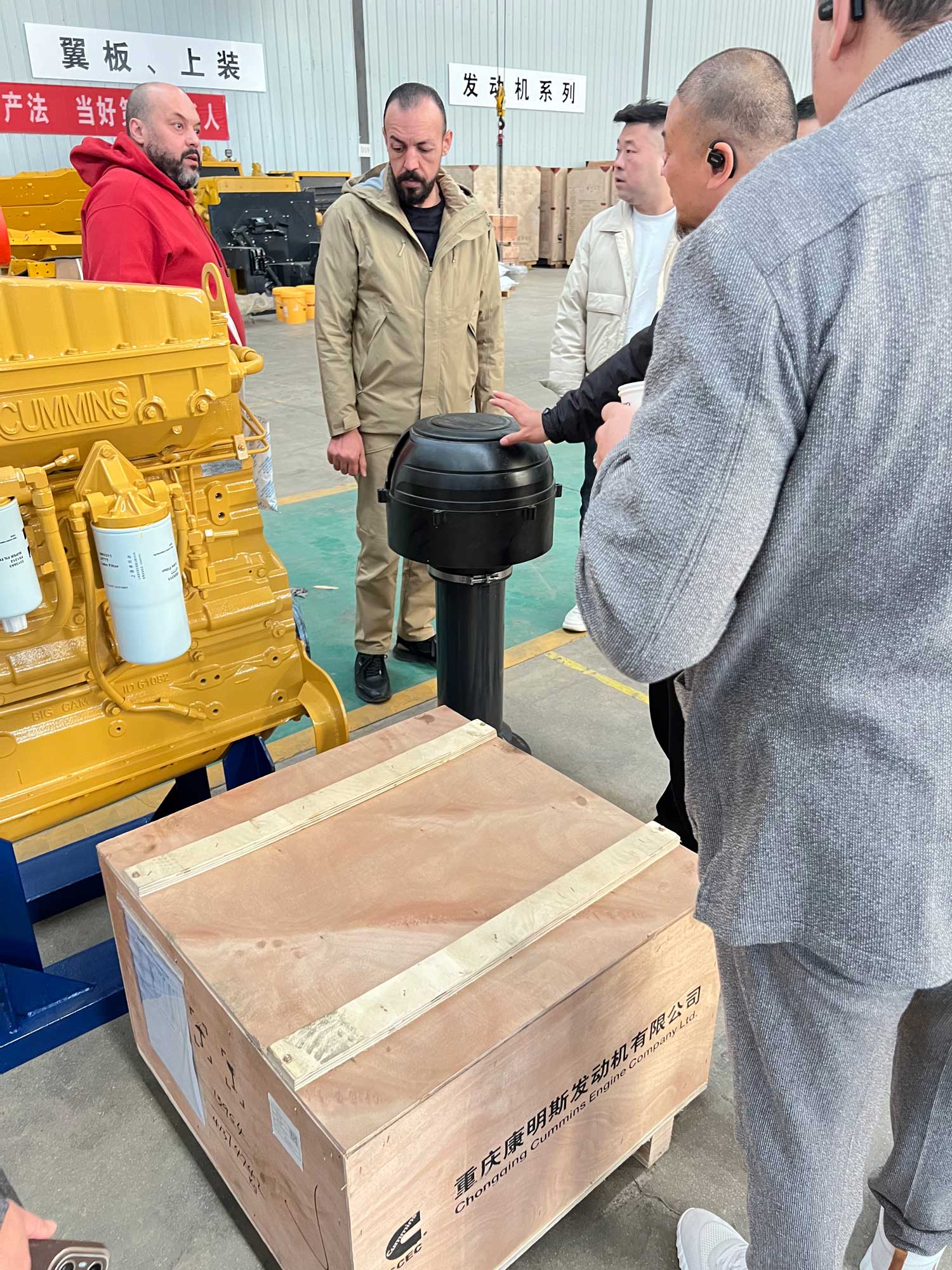 Cummins KTA19-C525 engine of SD46 bulldozer