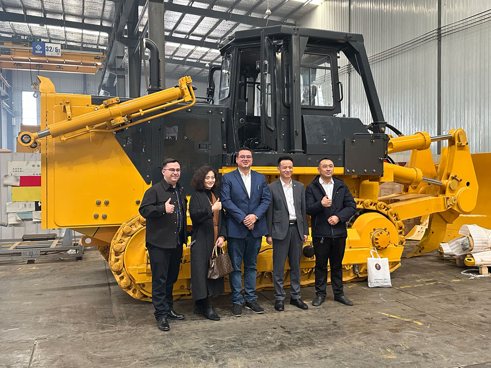 Honored to welcome Guatemala customer to visit our bulldozer & excavator factory.