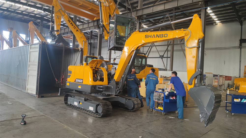 SH60 Crawler Excavator Shipment to Poland: Factory Team Works Overtime to Complete Container Loading for Immediate Delivery