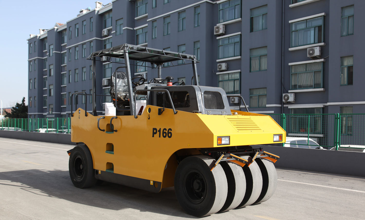 P166 without Cab Tyred rollers