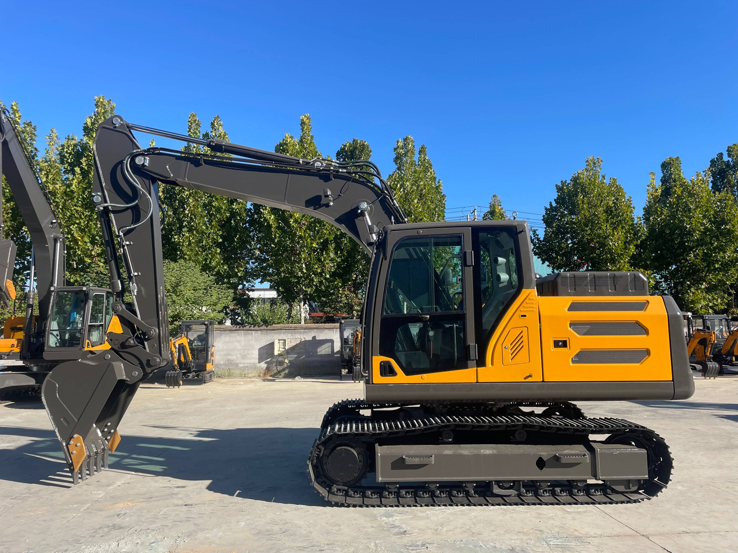 SH150 中型挖掘机