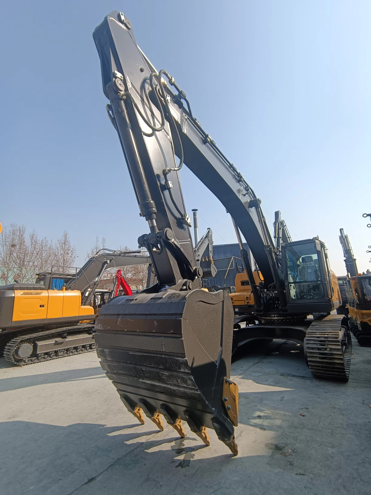 SH330 Large Excavator