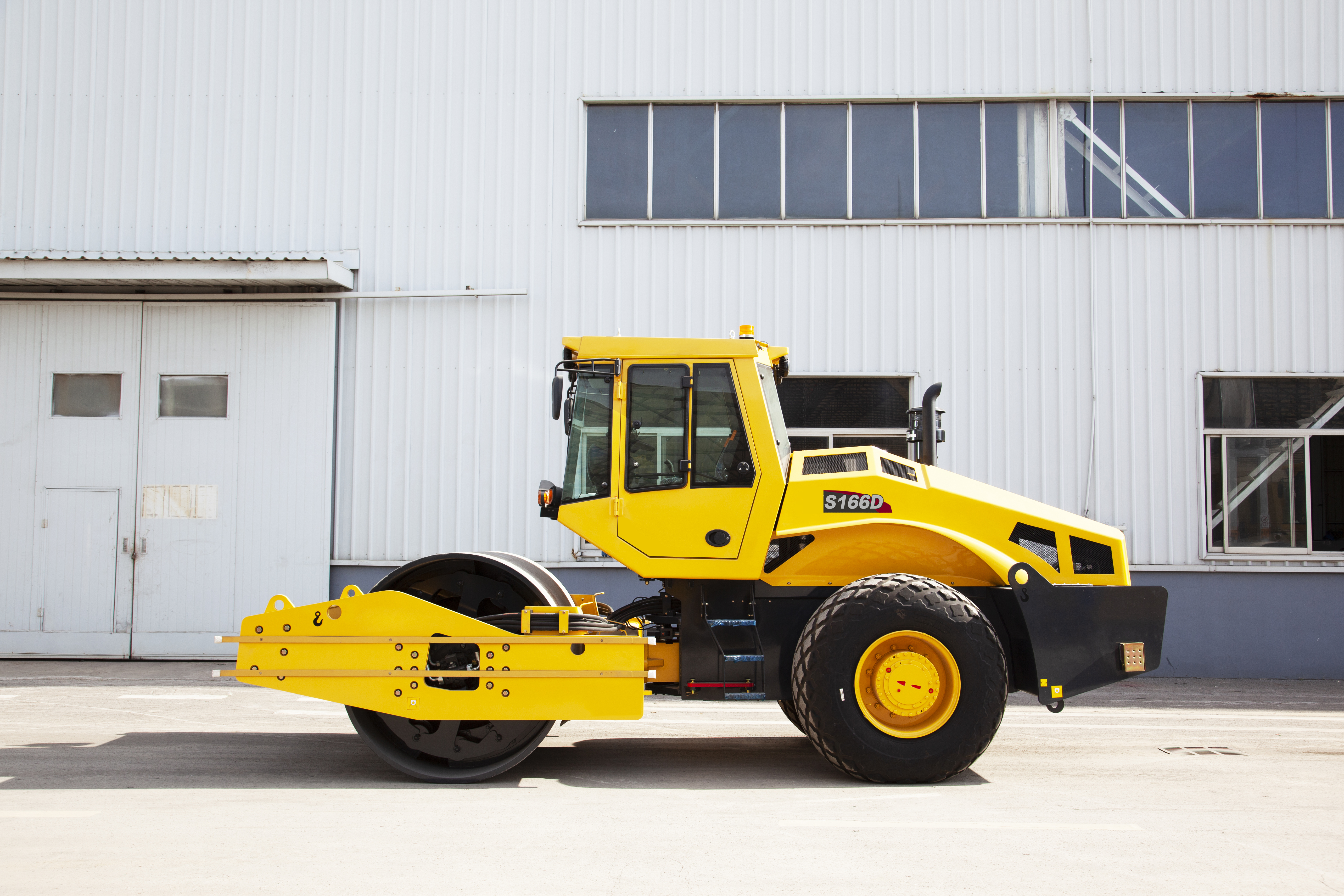 S166D Single-drum vibratory roller