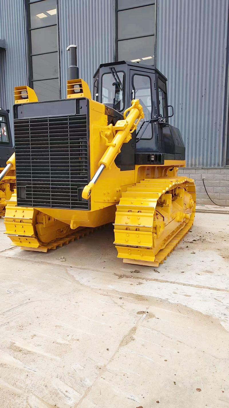 SD26 Bulldozer side profile with blade