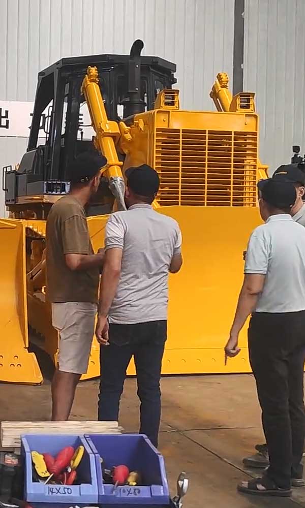 Algerian customer visits bulldozer factory