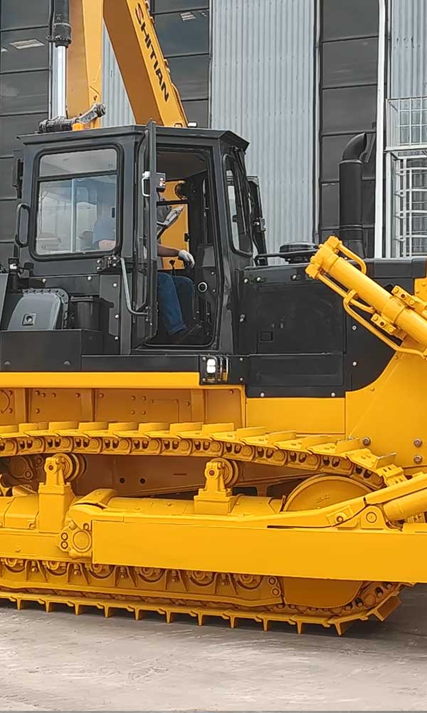 2025061611-Chinese bulldozer factory