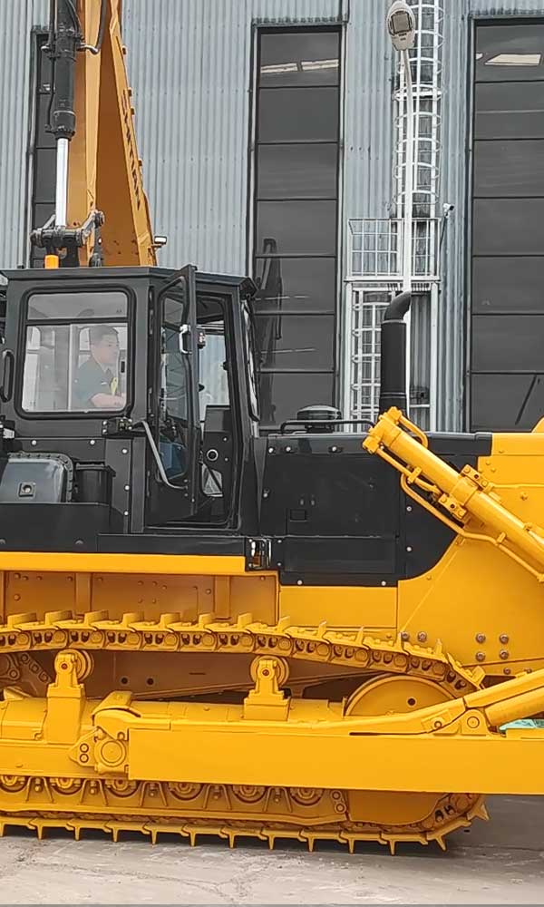2025061612-Chinese bulldozer factory